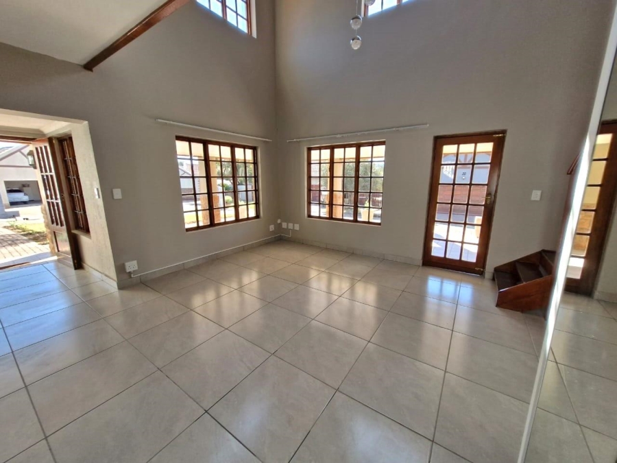 To Let 3 Bedroom Property for Rent in Meerhof North West